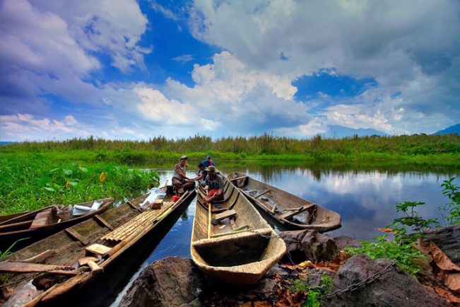 Danau Rowa via Bantenwisata, 1. Taman Wisata MBS, 2. Aqualand Serang, 3. Pantai Cibereum Anyer, 4. Pantai Marbella Anyer, 5. Pantai Sambolo, 6. Pantai Anyer, 7. Rumah Hutan Cilowong, 8. Pulau Lima, 9. Napak Tilas Kerajaan Islam di Serang Banten, 10. Pantai Marina Anyer, 11. Pantai Florida Indah Anyer, 12. Pantai Jambu, 13. Pantai Karang Bolong, 14. Pulau Tunda, 15. Curug Leuwibumi, 16. Situ Rawa Arum, 17. Pulau Sangiang, 18. Pantai Lontar, 19. Vihara Avalokitesvara, 20. Wisata Agro Bukit Waruwangi, 21. Pantai Labuan, 22. Danau Rowa Dano, 23. Cagar Alam Pulau Dua, 24. Danau Tasikardi, 25. Hutan Kayu Putih Kragilan, 26. Gunung Pinang, 27. Masjid Tanpa Kubah, Masjid Pecinan Tinggi, 28. Danau Kaolin Bekas Tambang Pasir Ciomas, 29. Arung Jeram Tubing Cikalumpang, 30. Pemandian Cirahab – Curug Goong, 31. Curug Cigumawang, 32. Curug Leuwi Tomo, 33. Benteng Speelwijk, 34. Alun-alun Barat Kota Serang Banten, 35. Pantai Gopek Karangantu, 36. Kerkhoff, 37. Situs Banten Girang, 38. Museum Negeri Banten, 39. Taman Rekreasi Wulandira, 40. Curug Cikotak, 41. Curug Sawer, 42. Masjid Agung Banten, 42. Pos Pengamatan Gunungapi Krakatau (Pasauran), 44. Goa Cilayang, 45. Curug Betung