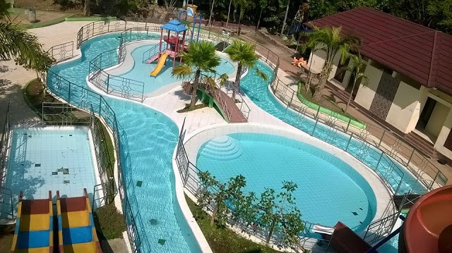 Ecopark Bandar via mbatang, 1. Pantai Ujung Negoro Batang, 2. Pantai Celong, 3. Pantai Jodo Gringsing Batang, 4. Pantai Sigandu Batang – Safari Beach Jateng, 5. Kebun Teh Pagilaran Batang, 6. Curug Sijeglong, 7. Curug Agung Batang, 8. Curug Bidadari, 9. Curug Sodong, 10. Curug Genting Blado, 11. Rivertubing di Kali Lampir, 12. Telaga Dringo Batang, 13. Pemandian Air Panas Sangu Banyu, 14. Agrowisata Salak Sodong Batang, 15. Taman Budaya dan Rekreasi Kramat, 16. Batang Dolphin Center, 17. Ecopark Bandar, 18. Desa Wisata Pranten, 19. Goa Jepang (Tutup), 20. Tubing Pandansari Batang, 21. Pantai Pelabuhan Perikanan Batang, 22. Pantai Buntu – Pantai Jodo, 23. Batu Gamelan Batang, 24. Agrowisata Selopajang Timur, 25. Puncak Patran, 26. Wisata Alam Sikembang, 27. Curug Gombong, 28. Curug Botoh, 29. Curug Kanoman, 30. Green House Sri Tani Lestari – Taman Bunga Krisan, 31. Rumah Pohon Tombo (Tutup), 32. Curug Sipitung, 33. Curug Lojahan, 34. Pantai Sicepit – Pantai Segolok, 35. Jembatan Buntu Sengon, 36. Wana Wisata Polowono, 37. Pandang Sri Gunung, 38. Curug Sidangkrong, 39. Hutan Kota Rajawali Batang