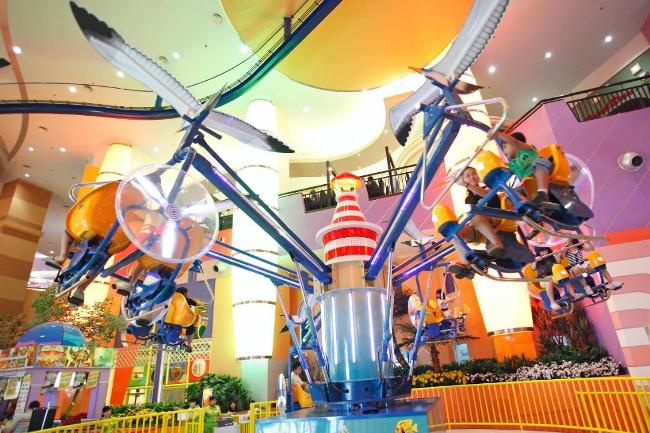 Fun World Grand Indonesia via Traveloka, 1. Museum Nasional Indonesia atau Museum Gajah, 2. Galeri Nasional Indonesia, 3. Museum Sejarah Nasional, 4. Museum Taman Prasasti, 5. Monumen Nasional (Monas), 6. Fun World Grand Indonesia – New York Station World Grand Indonesia, 7. Masjid Istiqlal Jakarta, 8. Gereja Katedral, 9. Gedung Kebangkitan Nasional, 10. Tugu Proklamator, 11. Klenteng Sin Tek Bo, 12. Taman Situ Lembang, 13. Taman Suropati, 14. Taman Menteng, 15. Taman Ismail Marzuki, 16. Bentara Budaya Jakarta, 17. Museum Sumpah Pemuda, 18. Perpustakaan Nasional, 19. Taman Dr. Wahidin, 20. Taman Lapangan Banteng, 21. Gedung Kesenian Jakarta, 22. Monumen Ondel-ondel Kemayoran, 23. Museum MH. Thamrin, 24. Hutan Kota GBK, 25. Tugu Tani, 26. Gedung Joang 45’, 27. Taman Kodok Menteng, 28. Galeri Indonesia Kaya, 29. HOLEO Golf & Museum, 30. Gedung Filateli Jakarta, 32. TOD Dukuh Atas, 33. Pasar Baru, 34. Wisata Kuliner Pecenongan, 35. Pasar Tanah Abang, 36. Thamrin City Mall