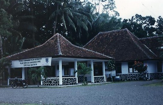 Gedung Pendopo Kecamatan Menes, Tempat Wisata di Pandeglang Paling Hits, Wisata Sejarah di Pandeglang  , Wisata Religi di Pandeglang, Tempat Wisata di Pandeglang yang Lainnya, Tempat Wisata di Sekitar Pandeglang