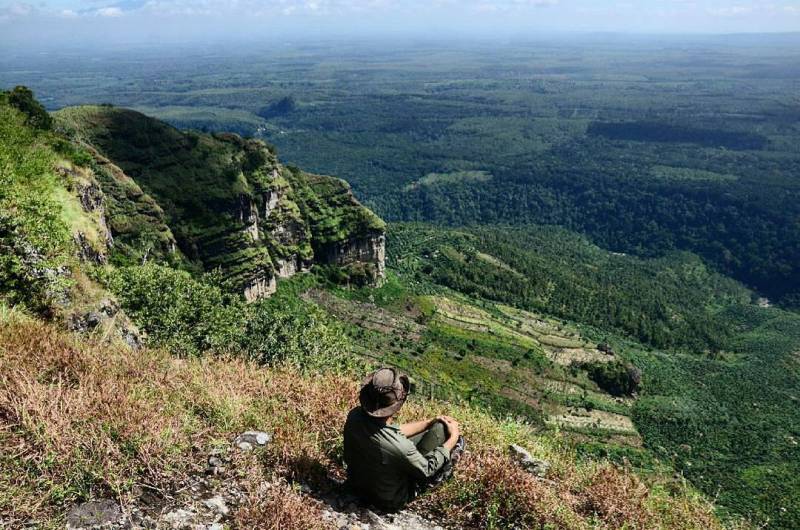 Gunung Bayangkaki yang Eksotis via @agungrachmad15