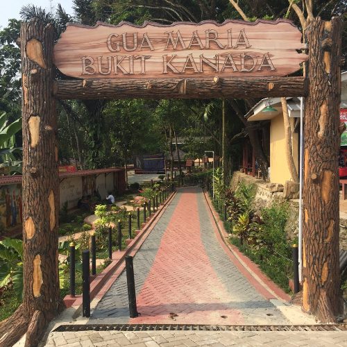 Gua Maria Bukit Kanada via @anton_ardy, 1. Pantai Karang Bokor, 2. Pantai Pasir Putih Sawarna, 3. Curug Ciporolak, 4. Curug Cihear, 5. Curuh Kanteh, 6. Agrowisata Kebun Teh Cikuya, 7. Curug Kumpay, 8. Curug Cibangkit, 9. Curug Sipayung, 10. Situ Palayangan, 11. Pantai Talanca, 12. Wisata Seni Batik Khas Lebak, 13. Situs Cibedug, 14. Wisata Air Panas Senanghati, 15. Pantai Suka Hujan, 16. Pantai Cihara, 17. Pantai Goa Langir Sawarna, 18. Gua Seribu Candi, 19. Wisata Tapak Kaki Raksasa si Kabayan, 20. Wisata Air Panas Cipanas, 21. Wisata Kampung Baduy, 22. Pantai Karang Malang, 23. Objek Wisata Samaun’s Hill Park, 24. Pantai Ciantir, 25. Pantai Bagedur, 26. Pantai Tanjung Layar, 27. Curug Munding, 28. Situ Cicinta, 29. Curug Sata, 30. Wisata Arung Jeram Sungai Ciberang, 31. Curug Cimayang, 32. Gua Maria Bukit Kanada, 33. Alun – alun Rangkasbitung, 34. Museum Multatuli Lebak, 35. Pantai Karang Songsong