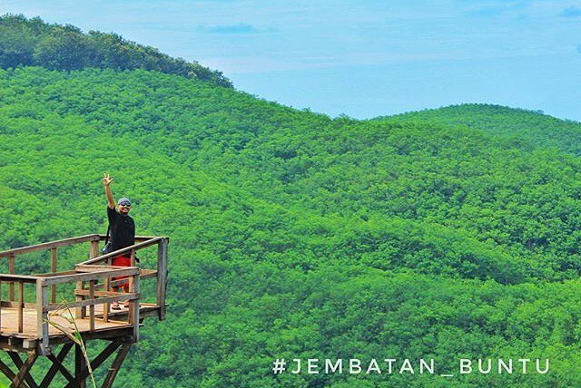 Jembatan Buntu Sengon via @bakul_celana_kerja, 1. Pantai Ujung Negoro Batang, 2. Pantai Celong, 3. Pantai Jodo Gringsing Batang, 4. Pantai Sigandu Batang – Safari Beach Jateng, 5. Kebun Teh Pagilaran Batang, 6. Curug Sijeglong, 7. Curug Agung Batang, 8. Curug Bidadari, 9. Curug Sodong, 10. Curug Genting Blado, 11. Rivertubing di Kali Lampir, 12. Telaga Dringo Batang, 13. Pemandian Air Panas Sangu Banyu, 14. Agrowisata Salak Sodong Batang, 15. Taman Budaya dan Rekreasi Kramat, 16. Batang Dolphin Center, 17. Ecopark Bandar, 18. Desa Wisata Pranten, 19. Goa Jepang (Tutup), 20. Tubing Pandansari Batang, 21. Pantai Pelabuhan Perikanan Batang, 22. Pantai Buntu – Pantai Jodo, 23. Batu Gamelan Batang, 24. Agrowisata Selopajang Timur, 25. Puncak Patran, 26. Wisata Alam Sikembang, 27. Curug Gombong, 28. Curug Botoh, 29. Curug Kanoman, 30. Green House Sri Tani Lestari – Taman Bunga Krisan, 31. Rumah Pohon Tombo (Tutup), 32. Curug Sipitung, 33. Curug Lojahan, 34. Pantai Sicepit – Pantai Segolok, 35. Jembatan Buntu Sengon, 36. Wana Wisata Polowono, 37. Pandang Sri Gunung, 38. Curug Sidangkrong, 39. Hutan Kota Rajawali Batang