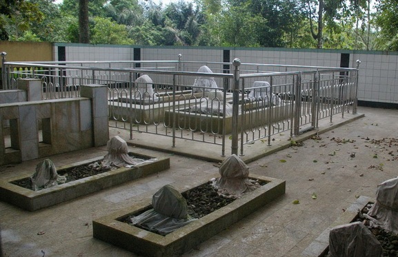 Makam Syekh Maulana Mansyuruddin via Tribunnews, Tempat Wisata di Pandeglang Paling Hits, Wisata Sejarah di Pandeglang  , Wisata Religi di Pandeglang, Tempat Wisata di Pandeglang yang Lainnya, Tempat Wisata di Sekitar Pandeglang