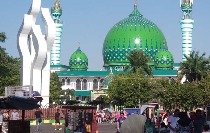 Masjid Agung Asy Syuhada Pamekasan via Bangsaonline