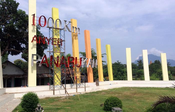 Monumen 1000 Km Anyer Panarukan via @ksatriamerah, 1. Taman Nasional Baluran, 2. Pantai Pasir Putih Situbondo, 3. Pantai Bletok, 4. Pantai Lempuyang, 5. Pantai Tangsi, 6. Pantai Keperan, 7. Pantai Pathek, 8. Pantai Tampora Situbondo, 9. Pantai Balanan, 10. Pantai Banongan, 11. Pantai Bama, 12. Wisata Kampung Blekok, 13. Pantai sejile, 14. Pantai Firdaus Banongan, 15. Bekol Savana TN Baluran, 16. Air Terjun Setancak, 17. Air Terjun Talempong, 18. Alun – Alun Situbondo, 19. Rumah Residen Besuki, 20. Puncak Ringgit, 21. Pabrik Gula Olean, 22. Monumen 1000 Km Anyer Panarukan, 23. Arung Jeram Samir Situbondo, 24. Perkebunan Kopi Kayu Mas, 25. Padang Savana Situbondo, 26. Pelabuhan Rakyat Panarukan, 27. Taman Asembagus, 28. Kolam Renang Tirta Pandawa Situbondo, 29. Pelabuhan Jangkar Situbondo, 30. Waduk Curah Cottok Situbondo, 31. Gunung Argopura, 32. Kelenteng Poo Tong Biaw Situbondo, 33. Pantai Pasir Hitam Banongan, 34. Pantai Pandean, 35. Waduk Bajulmati, 36. Bukit Cappore, 37. Pantai Bilik Situbondo, 38. Puncak Rengganis Argopuro Situbondo, 39. Padang Rumput Sikasur