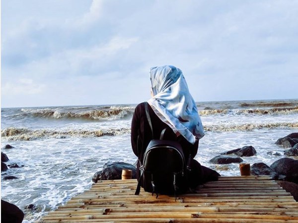 Pantai Celong via ririndwikurniawati, 1. Pantai Ujung Negoro Batang, 2. Pantai Celong, 3. Pantai Jodo Gringsing Batang, 4. Pantai Sigandu Batang – Safari Beach Jateng, 5. Kebun Teh Pagilaran Batang, 6. Curug Sijeglong, 7. Curug Agung Batang, 8. Curug Bidadari, 9. Curug Sodong, 10. Curug Genting Blado, 11. Rivertubing di Kali Lampir, 12. Telaga Dringo Batang, 13. Pemandian Air Panas Sangu Banyu, 14. Agrowisata Salak Sodong Batang, 15. Taman Budaya dan Rekreasi Kramat, 16. Batang Dolphin Center, 17. Ecopark Bandar, 18. Desa Wisata Pranten, 19. Goa Jepang (Tutup), 20. Tubing Pandansari Batang, 21. Pantai Pelabuhan Perikanan Batang, 22. Pantai Buntu – Pantai Jodo, 23. Batu Gamelan Batang, 24. Agrowisata Selopajang Timur, 25. Puncak Patran, 26. Wisata Alam Sikembang, 27. Curug Gombong, 28. Curug Botoh, 29. Curug Kanoman, 30. Green House Sri Tani Lestari – Taman Bunga Krisan, 31. Rumah Pohon Tombo (Tutup), 32. Curug Sipitung, 33. Curug Lojahan, 34. Pantai Sicepit – Pantai Segolok, 35. Jembatan Buntu Sengon, 36. Wana Wisata Polowono, 37. Pandang Sri Gunung, 38. Curug Sidangkrong, 39. Hutan Kota Rajawali Batang