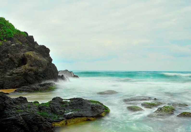 Pantai Cihara, 1. Pantai Karang Bokor, 2. Pantai Pasir Putih Sawarna, 3. Curug Ciporolak, 4. Curug Cihear, 5. Curuh Kanteh, 6. Agrowisata Kebun Teh Cikuya, 7. Curug Kumpay, 8. Curug Cibangkit, 9. Curug Sipayung, 10. Situ Palayangan, 11. Pantai Talanca, 12. Wisata Seni Batik Khas Lebak, 13. Situs Cibedug, 14. Wisata Air Panas Senanghati, 15. Pantai Suka Hujan, 16. Pantai Cihara, 17. Pantai Goa Langir Sawarna, 18. Gua Seribu Candi, 19. Wisata Tapak Kaki Raksasa si Kabayan, 20. Wisata Air Panas Cipanas, 21. Wisata Kampung Baduy, 22. Pantai Karang Malang, 23. Objek Wisata Samaun’s Hill Park, 24. Pantai Ciantir, 25. Pantai Bagedur, 26. Pantai Tanjung Layar, 27. Curug Munding, 28. Situ Cicinta, 29. Curug Sata, 30. Wisata Arung Jeram Sungai Ciberang, 31. Curug Cimayang, 32. Gua Maria Bukit Kanada, 33. Alun – alun Rangkasbitung, 34. Museum Multatuli Lebak, 35. Pantai Karang Songsong
