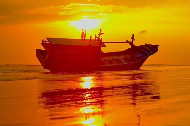 Pantai Bagedur via IG, 1. Pantai Karang Bokor, 2. Pantai Pasir Putih Sawarna, 3. Curug Ciporolak, 4. Curug Cihear, 5. Curuh Kanteh, 6. Agrowisata Kebun Teh Cikuya, 7. Curug Kumpay, 8. Curug Cibangkit, 9. Curug Sipayung, 10. Situ Palayangan, 11. Pantai Talanca, 12. Wisata Seni Batik Khas Lebak, 13. Situs Cibedug, 14. Wisata Air Panas Senanghati, 15. Pantai Suka Hujan, 16. Pantai Cihara, 17. Pantai Goa Langir Sawarna, 18. Gua Seribu Candi, 19. Wisata Tapak Kaki Raksasa si Kabayan, 20. Wisata Air Panas Cipanas, 21. Wisata Kampung Baduy, 22. Pantai Karang Malang, 23. Objek Wisata Samaun’s Hill Park, 24. Pantai Ciantir, 25. Pantai Bagedur, 26. Pantai Tanjung Layar, 27. Curug Munding, 28. Situ Cicinta, 29. Curug Sata, 30. Wisata Arung Jeram Sungai Ciberang, 31. Curug Cimayang, 32. Gua Maria Bukit Kanada, 33. Alun – alun Rangkasbitung, 34. Museum Multatuli Lebak, 35. Pantai Karang Songsong