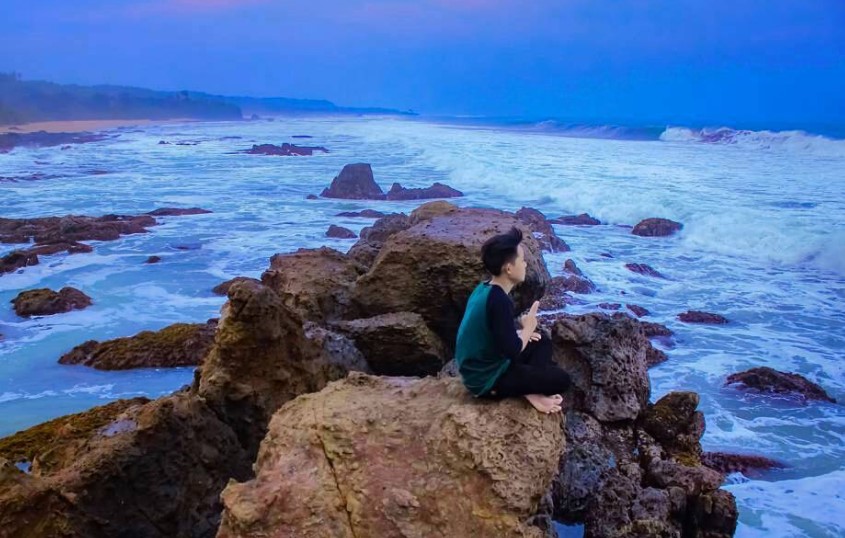 Pantai Karang Songsong via @ivanzuliansyah_69, 1. Pantai Karang Bokor, 2. Pantai Pasir Putih Sawarna, 3. Curug Ciporolak, 4. Curug Cihear, 5. Curuh Kanteh, 6. Agrowisata Kebun Teh Cikuya, 7. Curug Kumpay, 8. Curug Cibangkit, 9. Curug Sipayung, 10. Situ Palayangan, 11. Pantai Talanca, 12. Wisata Seni Batik Khas Lebak, 13. Situs Cibedug, 14. Wisata Air Panas Senanghati, 15. Pantai Suka Hujan, 16. Pantai Cihara, 17. Pantai Goa Langir Sawarna, 18. Gua Seribu Candi, 19. Wisata Tapak Kaki Raksasa si Kabayan, 20. Wisata Air Panas Cipanas, 21. Wisata Kampung Baduy, 22. Pantai Karang Malang, 23. Objek Wisata Samaun’s Hill Park, 24. Pantai Ciantir, 25. Pantai Bagedur, 26. Pantai Tanjung Layar, 27. Curug Munding, 28. Situ Cicinta, 29. Curug Sata, 30. Wisata Arung Jeram Sungai Ciberang, 31. Curug Cimayang, 32. Gua Maria Bukit Kanada, 33. Alun – alun Rangkasbitung, 34. Museum Multatuli Lebak, 35. Pantai Karang Songsong