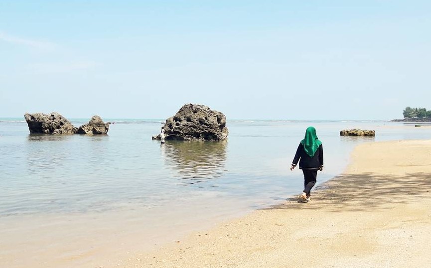 Pantai Matahari Carita via @frhnfauziyah_fujii, Tempat Wisata di Pandeglang Paling Hits, Wisata Sejarah di Pandeglang  , Wisata Religi di Pandeglang, Tempat Wisata di Pandeglang yang Lainnya, Tempat Wisata di Sekitar Pandeglang