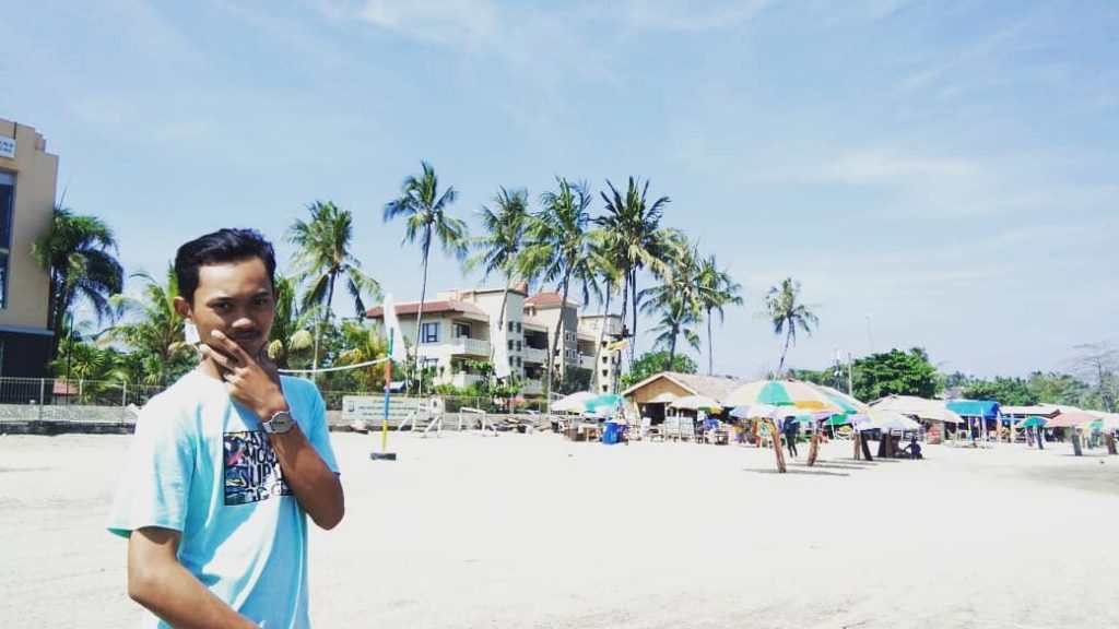 Pantai Marbella Anyer via @gilang_roy27, 1. Taman Wisata MBS, 2. Aqualand Serang, 3. Pantai Cibereum Anyer, 4. Pantai Marbella Anyer, 5. Pantai Sambolo, 6. Pantai Anyer, 7. Rumah Hutan Cilowong, 8. Pulau Lima, 9. Napak Tilas Kerajaan Islam di Serang Banten, 10. Pantai Marina Anyer, 11. Pantai Florida Indah Anyer, 12. Pantai Jambu, 13. Pantai Karang Bolong, 14. Pulau Tunda, 15. Curug Leuwibumi, 16. Situ Rawa Arum, 17. Pulau Sangiang, 18. Pantai Lontar, 19. Vihara Avalokitesvara, 20. Wisata Agro Bukit Waruwangi, 21. Pantai Labuan, 22. Danau Rowa Dano, 23. Cagar Alam Pulau Dua, 24. Danau Tasikardi, 25. Hutan Kayu Putih Kragilan, 26. Gunung Pinang, 27. Masjid Tanpa Kubah, Masjid Pecinan Tinggi, 28. Danau Kaolin Bekas Tambang Pasir Ciomas, 29. Arung Jeram Tubing Cikalumpang, 30. Pemandian Cirahab – Curug Goong, 31. Curug Cigumawang, 32. Curug Leuwi Tomo, 33. Benteng Speelwijk, 34. Alun-alun Barat Kota Serang Banten, 35. Pantai Gopek Karangantu, 36. Kerkhoff, 37. Situs Banten Girang, 38. Museum Negeri Banten, 39. Taman Rekreasi Wulandira, 40. Curug Cikotak, 41. Curug Sawer, 42. Masjid Agung Banten, 42. Pos Pengamatan Gunungapi Krakatau (Pasauran), 44. Goa Cilayang, 45. Curug Betung