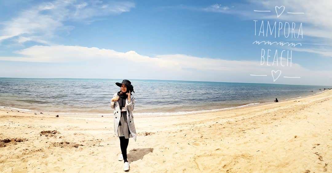 Pantai Tampora Situbondo via @asty_kenzie, 1. Taman Nasional Baluran, 2. Pantai Pasir Putih Situbondo, 3. Pantai Bletok, 4. Pantai Lempuyang, 5. Pantai Tangsi, 6. Pantai Keperan, 7. Pantai Pathek, 8. Pantai Tampora Situbondo, 9. Pantai Balanan, 10. Pantai Banongan, 11. Pantai Bama, 12. Wisata Kampung Blekok, 13. Pantai sejile, 14. Pantai Firdaus Banongan, 15. Bekol Savana TN Baluran, 16. Air Terjun Setancak, 17. Air Terjun Talempong, 18. Alun – Alun Situbondo, 19. Rumah Residen Besuki, 20. Puncak Ringgit, 21. Pabrik Gula Olean, 22. Monumen 1000 Km Anyer Panarukan, 23. Arung Jeram Samir Situbondo, 24. Perkebunan Kopi Kayu Mas, 25. Padang Savana Situbondo, 26. Pelabuhan Rakyat Panarukan, 27. Taman Asembagus, 28. Kolam Renang Tirta Pandawa Situbondo, 29. Pelabuhan Jangkar Situbondo, 30. Waduk Curah Cottok Situbondo, 31. Gunung Argopura, 32. Kelenteng Poo Tong Biaw Situbondo, 33. Pantai Pasir Hitam Banongan, 34. Pantai Pandean, 35. Waduk Bajulmati, 36. Bukit Cappore, 37. Pantai Bilik Situbondo, 38. Puncak Rengganis Argopuro Situbondo, 39. Padang Rumput Sikasur