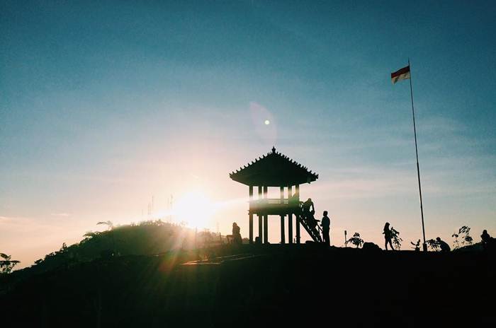 Pandang Sri Gunung via @fajarwidhiantmojo_, 1. Pantai Ujung Negoro Batang, 2. Pantai Celong, 3. Pantai Jodo Gringsing Batang, 4. Pantai Sigandu Batang – Safari Beach Jateng, 5. Kebun Teh Pagilaran Batang, 6. Curug Sijeglong, 7. Curug Agung Batang, 8. Curug Bidadari, 9. Curug Sodong, 10. Curug Genting Blado, 11. Rivertubing di Kali Lampir, 12. Telaga Dringo Batang, 13. Pemandian Air Panas Sangu Banyu, 14. Agrowisata Salak Sodong Batang, 15. Taman Budaya dan Rekreasi Kramat, 16. Batang Dolphin Center, 17. Ecopark Bandar, 18. Desa Wisata Pranten, 19. Goa Jepang (Tutup), 20. Tubing Pandansari Batang, 21. Pantai Pelabuhan Perikanan Batang, 22. Pantai Buntu – Pantai Jodo, 23. Batu Gamelan Batang, 24. Agrowisata Selopajang Timur, 25. Puncak Patran, 26. Wisata Alam Sikembang, 27. Curug Gombong, 28. Curug Botoh, 29. Curug Kanoman, 30. Green House Sri Tani Lestari – Taman Bunga Krisan, 31. Rumah Pohon Tombo (Tutup), 32. Curug Sipitung, 33. Curug Lojahan, 34. Pantai Sicepit – Pantai Segolok, 35. Jembatan Buntu Sengon, 36. Wana Wisata Polowono, 37. Pandang Sri Gunung, 38. Curug Sidangkrong, 39. Hutan Kota Rajawali Batang