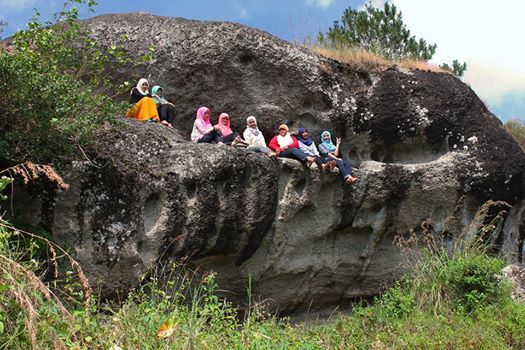 Pemandangan Watu Putih yang Mempesona via Elzhito