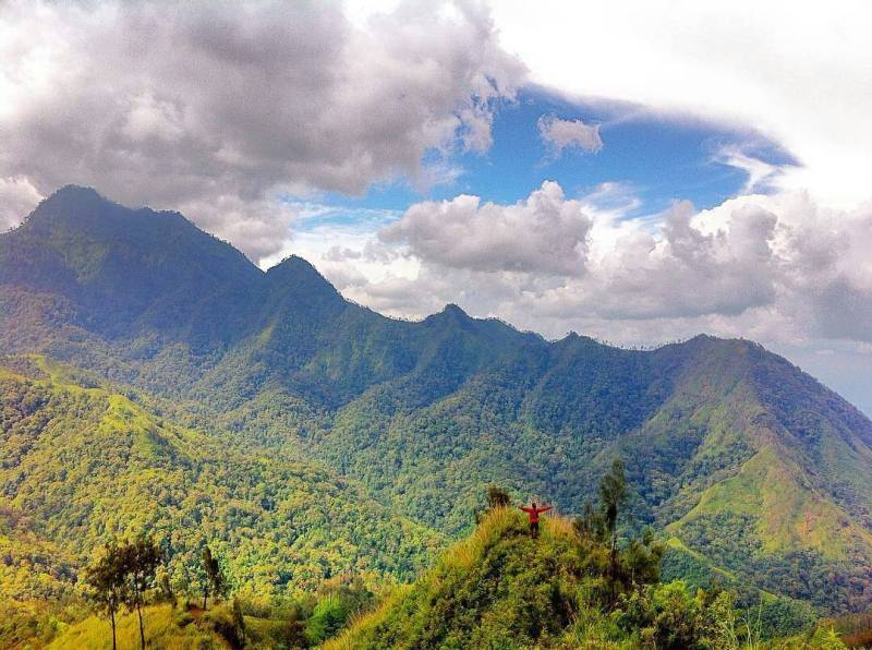 Puncak Slurup via @khafid_me, 1. Gunung Beruk, 2. Watu Semaur, 3. Coban Lawe, 4. Goa Lowo Ponorogo, 5. Hutan Pinus Nongko Ijo, 6. Bukit Batu Kapur, 7. Puncak Slurup, 8. Telaga Ngabel