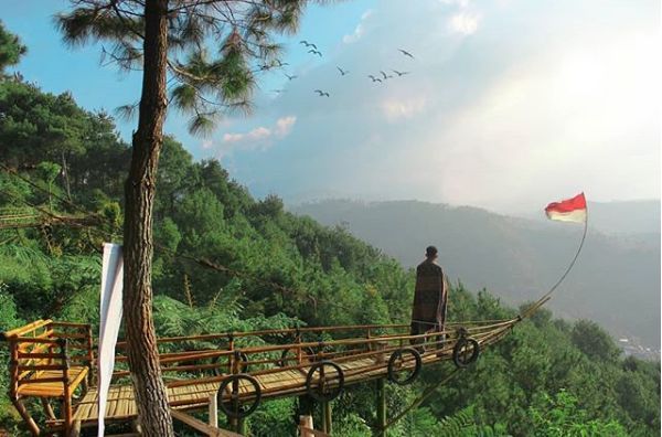 Puncak Patran via @yogapratama_16_, 1. Pantai Ujung Negoro Batang, 2. Pantai Celong, 3. Pantai Jodo Gringsing Batang, 4. Pantai Sigandu Batang – Safari Beach Jateng, 5. Kebun Teh Pagilaran Batang, 6. Curug Sijeglong, 7. Curug Agung Batang, 8. Curug Bidadari, 9. Curug Sodong, 10. Curug Genting Blado, 11. Rivertubing di Kali Lampir, 12. Telaga Dringo Batang, 13. Pemandian Air Panas Sangu Banyu, 14. Agrowisata Salak Sodong Batang, 15. Taman Budaya dan Rekreasi Kramat, 16. Batang Dolphin Center, 17. Ecopark Bandar, 18. Desa Wisata Pranten, 19. Goa Jepang (Tutup), 20. Tubing Pandansari Batang, 21. Pantai Pelabuhan Perikanan Batang, 22. Pantai Buntu – Pantai Jodo, 23. Batu Gamelan Batang, 24. Agrowisata Selopajang Timur, 25. Puncak Patran, 26. Wisata Alam Sikembang, 27. Curug Gombong, 28. Curug Botoh, 29. Curug Kanoman, 30. Green House Sri Tani Lestari – Taman Bunga Krisan, 31. Rumah Pohon Tombo (Tutup), 32. Curug Sipitung, 33. Curug Lojahan, 34. Pantai Sicepit – Pantai Segolok, 35. Jembatan Buntu Sengon, 36. Wana Wisata Polowono, 37. Pandang Sri Gunung, 38. Curug Sidangkrong, 39. Hutan Kota Rajawali Batang