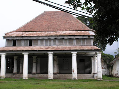 1. Taman Nasional Baluran, 2. Pantai Pasir Putih Situbondo, 3. Pantai Bletok, 4. Pantai Lempuyang, 5. Pantai Tangsi, 6. Pantai Keperan, 7. Pantai Pathek, 8. Pantai Tampora Situbondo, 9. Pantai Balanan, 10. Pantai Banongan, 11. Pantai Bama, 12. Wisata Kampung Blekok, 13. Pantai sejile, 14. Pantai Firdaus Banongan, 15. Bekol Savana TN Baluran, 16. Air Terjun Setancak, 17. Air Terjun Talempong, 18. Alun – Alun Situbondo, 19. Rumah Residen Besuki, 20. Puncak Ringgit, 21. Pabrik Gula Olean, 22. Monumen 1000 Km Anyer Panarukan, 23. Arung Jeram Samir Situbondo, 24. Perkebunan Kopi Kayu Mas, 25. Padang Savana Situbondo, 26. Pelabuhan Rakyat Panarukan, 27. Taman Asembagus, 28. Kolam Renang Tirta Pandawa Situbondo, 29. Pelabuhan Jangkar Situbondo, 30. Waduk Curah Cottok Situbondo, 31. Gunung Argopura, 32. Kelenteng Poo Tong Biaw Situbondo, 33. Pantai Pasir Hitam Banongan, 34. Pantai Pandean, 35. Waduk Bajulmati, 36. Bukit Cappore, 37. Pantai Bilik Situbondo, 38. Puncak Rengganis Argopuro Situbondo, 39. Padang Rumput Sikasur