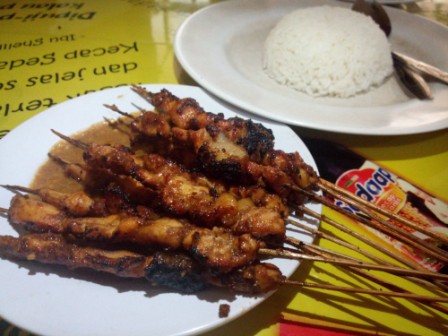 Sate bebek Cibeber via Inet, 1. Pantai Karang Bokor, 2. Pantai Pasir Putih Sawarna, 3. Curug Ciporolak, 4. Curug Cihear, 5. Curuh Kanteh, 6. Agrowisata Kebun Teh Cikuya, 7. Curug Kumpay, 8. Curug Cibangkit, 9. Curug Sipayung, 10. Situ Palayangan, 11. Pantai Talanca, 12. Wisata Seni Batik Khas Lebak, 13. Situs Cibedug, 14. Wisata Air Panas Senanghati, 15. Pantai Suka Hujan, 16. Pantai Cihara, 17. Pantai Goa Langir Sawarna, 18. Gua Seribu Candi, 19. Wisata Tapak Kaki Raksasa si Kabayan, 20. Wisata Air Panas Cipanas, 21. Wisata Kampung Baduy, 22. Pantai Karang Malang, 23. Objek Wisata Samaun’s Hill Park, 24. Pantai Ciantir, 25. Pantai Bagedur, 26. Pantai Tanjung Layar, 27. Curug Munding, 28. Situ Cicinta, 29. Curug Sata, 30. Wisata Arung Jeram Sungai Ciberang, 31. Curug Cimayang, 32. Gua Maria Bukit Kanada, 33. Alun – alun Rangkasbitung, 34. Museum Multatuli Lebak, 35. Pantai Karang Songsong