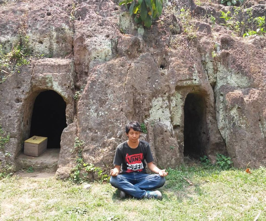 Situs Banten Girang via @opick_r, 1. Taman Wisata MBS, 2. Aqualand Serang, 3. Pantai Cibereum Anyer, 4. Pantai Marbella Anyer, 5. Pantai Sambolo, 6. Pantai Anyer, 7. Rumah Hutan Cilowong, 8. Pulau Lima, 9. Napak Tilas Kerajaan Islam di Serang Banten, 10. Pantai Marina Anyer, 11. Pantai Florida Indah Anyer, 12. Pantai Jambu, 13. Pantai Karang Bolong, 14. Pulau Tunda, 15. Curug Leuwibumi, 16. Situ Rawa Arum, 17. Pulau Sangiang, 18. Pantai Lontar, 19. Vihara Avalokitesvara, 20. Wisata Agro Bukit Waruwangi, 21. Pantai Labuan, 22. Danau Rowa Dano, 23. Cagar Alam Pulau Dua, 24. Danau Tasikardi, 25. Hutan Kayu Putih Kragilan, 26. Gunung Pinang, 27. Masjid Tanpa Kubah, Masjid Pecinan Tinggi, 28. Danau Kaolin Bekas Tambang Pasir Ciomas, 29. Arung Jeram Tubing Cikalumpang, 30. Pemandian Cirahab – Curug Goong, 31. Curug Cigumawang, 32. Curug Leuwi Tomo, 33. Benteng Speelwijk, 34. Alun-alun Barat Kota Serang Banten, 35. Pantai Gopek Karangantu, 36. Kerkhoff, 37. Situs Banten Girang, 38. Museum Negeri Banten, 39. Taman Rekreasi Wulandira, 40. Curug Cikotak, 41. Curug Sawer, 42. Masjid Agung Banten, 42. Pos Pengamatan Gunungapi Krakatau (Pasauran), 44. Goa Cilayang, 45. Curug Betung