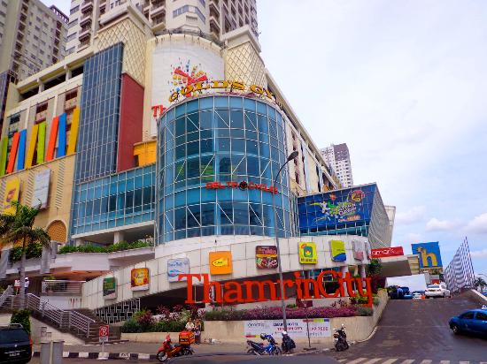 Thamrin City Mall via Tripadvisor, 1. Museum Nasional Indonesia atau Museum Gajah, 2. Galeri Nasional Indonesia, 3. Museum Sejarah Nasional, 4. Museum Taman Prasasti, 5. Monumen Nasional (Monas), 6. Fun World Grand Indonesia – New York Station World Grand Indonesia, 7. Masjid Istiqlal Jakarta, 8. Gereja Katedral, 9. Gedung Kebangkitan Nasional, 10. Tugu Proklamator, 11. Klenteng Sin Tek Bo, 12. Taman Situ Lembang, 13. Taman Suropati, 14. Taman Menteng, 15. Taman Ismail Marzuki, 16. Bentara Budaya Jakarta, 17. Museum Sumpah Pemuda, 18. Perpustakaan Nasional, 19. Taman Dr. Wahidin, 20. Taman Lapangan Banteng, 21. Gedung Kesenian Jakarta, 22. Monumen Ondel-ondel Kemayoran, 23. Museum MH. Thamrin, 24. Hutan Kota GBK, 25. Tugu Tani, 26. Gedung Joang 45’, 27. Taman Kodok Menteng, 28. Galeri Indonesia Kaya, 29. HOLEO Golf & Museum, 30. Gedung Filateli Jakarta, 32. TOD Dukuh Atas, 33. Pasar Baru, 34. Wisata Kuliner Pecenongan, 35. Pasar Tanah Abang, 36. Thamrin City Mall