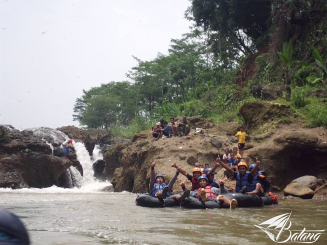 Tubing Pandansari Batang via Batangkab, 1. Pantai Ujung Negoro Batang, 2. Pantai Celong, 3. Pantai Jodo Gringsing Batang, 4. Pantai Sigandu Batang – Safari Beach Jateng, 5. Kebun Teh Pagilaran Batang, 6. Curug Sijeglong, 7. Curug Agung Batang, 8. Curug Bidadari, 9. Curug Sodong, 10. Curug Genting Blado, 11. Rivertubing di Kali Lampir, 12. Telaga Dringo Batang, 13. Pemandian Air Panas Sangu Banyu, 14. Agrowisata Salak Sodong Batang, 15. Taman Budaya dan Rekreasi Kramat, 16. Batang Dolphin Center, 17. Ecopark Bandar, 18. Desa Wisata Pranten, 19. Goa Jepang (Tutup), 20. Tubing Pandansari Batang, 21. Pantai Pelabuhan Perikanan Batang, 22. Pantai Buntu – Pantai Jodo, 23. Batu Gamelan Batang, 24. Agrowisata Selopajang Timur, 25. Puncak Patran, 26. Wisata Alam Sikembang, 27. Curug Gombong, 28. Curug Botoh, 29. Curug Kanoman, 30. Green House Sri Tani Lestari – Taman Bunga Krisan, 31. Rumah Pohon Tombo (Tutup), 32. Curug Sipitung, 33. Curug Lojahan, 34. Pantai Sicepit – Pantai Segolok, 35. Jembatan Buntu Sengon, 36. Wana Wisata Polowono, 37. Pandang Sri Gunung, 38. Curug Sidangkrong, 39. Hutan Kota Rajawali Batang