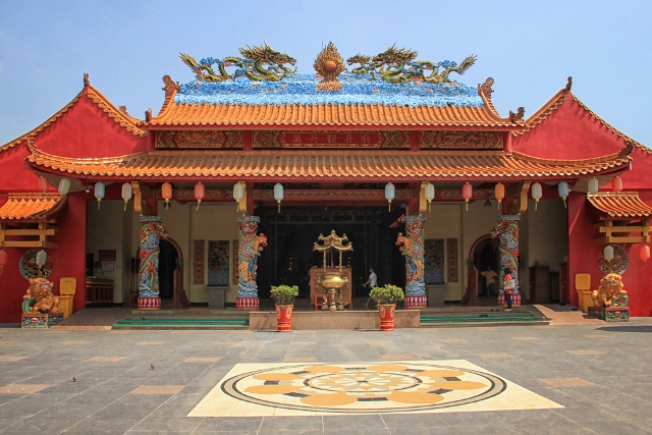 Vihara Avalokitesvara via buddha, 1. Taman Wisata MBS, 2. Aqualand Serang, 3. Pantai Cibereum Anyer, 4. Pantai Marbella Anyer, 5. Pantai Sambolo, 6. Pantai Anyer, 7. Rumah Hutan Cilowong, 8. Pulau Lima, 9. Napak Tilas Kerajaan Islam di Serang Banten, 10. Pantai Marina Anyer, 11. Pantai Florida Indah Anyer, 12. Pantai Jambu, 13. Pantai Karang Bolong, 14. Pulau Tunda, 15. Curug Leuwibumi, 16. Situ Rawa Arum, 17. Pulau Sangiang, 18. Pantai Lontar, 19. Vihara Avalokitesvara, 20. Wisata Agro Bukit Waruwangi, 21. Pantai Labuan, 22. Danau Rowa Dano, 23. Cagar Alam Pulau Dua, 24. Danau Tasikardi, 25. Hutan Kayu Putih Kragilan, 26. Gunung Pinang, 27. Masjid Tanpa Kubah, Masjid Pecinan Tinggi, 28. Danau Kaolin Bekas Tambang Pasir Ciomas, 29. Arung Jeram Tubing Cikalumpang, 30. Pemandian Cirahab – Curug Goong, 31. Curug Cigumawang, 32. Curug Leuwi Tomo, 33. Benteng Speelwijk, 34. Alun-alun Barat Kota Serang Banten, 35. Pantai Gopek Karangantu, 36. Kerkhoff, 37. Situs Banten Girang, 38. Museum Negeri Banten, 39. Taman Rekreasi Wulandira, 40. Curug Cikotak, 41. Curug Sawer, 42. Masjid Agung Banten, 42. Pos Pengamatan Gunungapi Krakatau (Pasauran), 44. Goa Cilayang, 45. Curug Betung