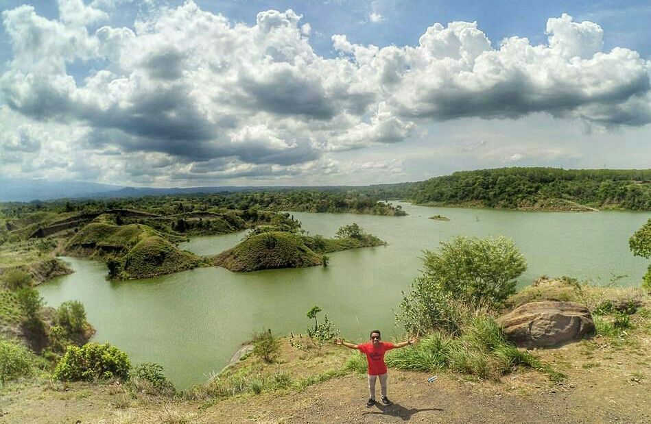 Waduk Bajulmati via @juniardanarizky, 1. Taman Nasional Baluran, 2. Pantai Pasir Putih Situbondo, 3. Pantai Bletok, 4. Pantai Lempuyang, 5. Pantai Tangsi, 6. Pantai Keperan, 7. Pantai Pathek, 8. Pantai Tampora Situbondo, 9. Pantai Balanan, 10. Pantai Banongan, 11. Pantai Bama, 12. Wisata Kampung Blekok, 13. Pantai sejile, 14. Pantai Firdaus Banongan, 15. Bekol Savana TN Baluran, 16. Air Terjun Setancak, 17. Air Terjun Talempong, 18. Alun – Alun Situbondo, 19. Rumah Residen Besuki, 20. Puncak Ringgit, 21. Pabrik Gula Olean, 22. Monumen 1000 Km Anyer Panarukan, 23. Arung Jeram Samir Situbondo, 24. Perkebunan Kopi Kayu Mas, 25. Padang Savana Situbondo, 26. Pelabuhan Rakyat Panarukan, 27. Taman Asembagus, 28. Kolam Renang Tirta Pandawa Situbondo, 29. Pelabuhan Jangkar Situbondo, 30. Waduk Curah Cottok Situbondo, 31. Gunung Argopura, 32. Kelenteng Poo Tong Biaw Situbondo, 33. Pantai Pasir Hitam Banongan, 34. Pantai Pandean, 35. Waduk Bajulmati, 36. Bukit Cappore, 37. Pantai Bilik Situbondo, 38. Puncak Rengganis Argopuro Situbondo, 39. Padang Rumput Sikasur