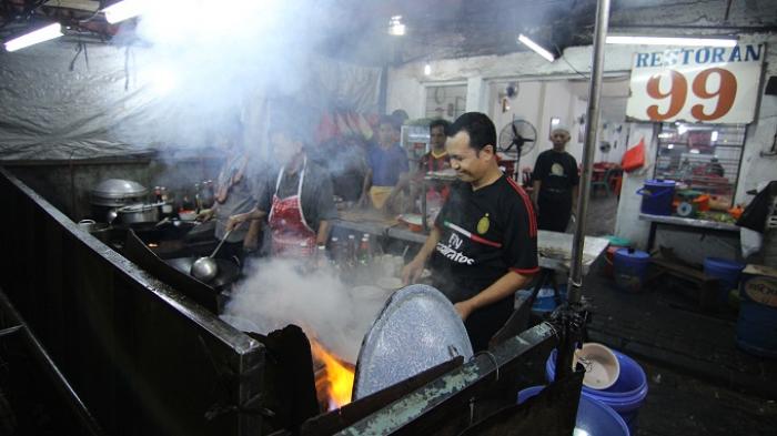 Wisata Kuliner Pecenongan via Tribunnews, 1. Museum Nasional Indonesia atau Museum Gajah, 2. Galeri Nasional Indonesia, 3. Museum Sejarah Nasional, 4. Museum Taman Prasasti, 5. Monumen Nasional (Monas), 6. Fun World Grand Indonesia – New York Station World Grand Indonesia, 7. Masjid Istiqlal Jakarta, 8. Gereja Katedral, 9. Gedung Kebangkitan Nasional, 10. Tugu Proklamator, 11. Klenteng Sin Tek Bo, 12. Taman Situ Lembang, 13. Taman Suropati, 14. Taman Menteng, 15. Taman Ismail Marzuki, 16. Bentara Budaya Jakarta, 17. Museum Sumpah Pemuda, 18. Perpustakaan Nasional, 19. Taman Dr. Wahidin, 20. Taman Lapangan Banteng, 21. Gedung Kesenian Jakarta, 22. Monumen Ondel-ondel Kemayoran, 23. Museum MH. Thamrin, 24. Hutan Kota GBK, 25. Tugu Tani, 26. Gedung Joang 45’, 27. Taman Kodok Menteng, 28. Galeri Indonesia Kaya, 29. HOLEO Golf & Museum, 30. Gedung Filateli Jakarta, 32. TOD Dukuh Atas, 33. Pasar Baru, 34. Wisata Kuliner Pecenongan, 35. Pasar Tanah Abang, 36. Thamrin City Mall