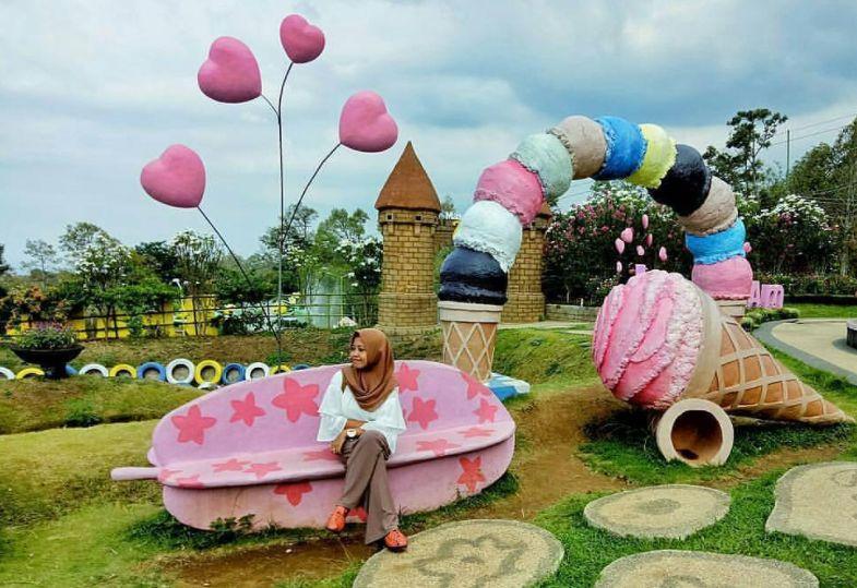 Agrowisata Bhakti Alam Pasuruan via @yoiki_pasuruan, 1. Kawasan Tretes, 2. Taman Safari Prigen, 3. Pantai Lekok, 4. Gunung Bromo, 5. Bukit Flora, 6. Condido Agro Herbal, 7. Finna Golf & Club Resort, 8. Pantai Penunggul, 9. Pemandian Alam Banyu Biru Pasuruan, 10. Candi Jawi, 11. Candi Gunung Gangsir, 12. Danau Ranu Grati, 13. Kebun Raya Purwodadi, 14. Kebun Apel Khrisna, 15. Agrowisata Bhakti Alam Pasuruan, 16. Air Terjun Gumandar, 17. Air Terjun Sumber Nyonya, 18. Air Terjun / Coban Cemoro Gading, 19. Coban Waru Pasuruan, 20. Coban Rambut Moyo, 21. Air Terjun Kakek Bodo Pasuruan, 22. Air Terjun Putuk Truno, 23. Saygon Waterpark, 24. Sawahe Pak Budi, 25. The Taman Dayu, 26. Alun-alun Pasuruan, 27. Taman Pakuncen, 28. Taman GOR Untung Suropati, 29. Taman Sekargadung, 30. Hutan Mangrove Nguling, 31. Air Terjun Baung, 32. Air Terjun Alap-alap di Pasuruan, 33. Air Terjun Tundo Pitu di Pasuruan, 34. Masjid Cheng Hoo Pandaan, 35. Curug Coban Watu, 36. Saygon Night Park, 37. Kedawung Agro Selfie, 38. Reco Kembar, 39. Pemandian Taman Ria Suropati, 40. Taman Hayati, 41. Candi Belahan (Candi Sumber Tetek)