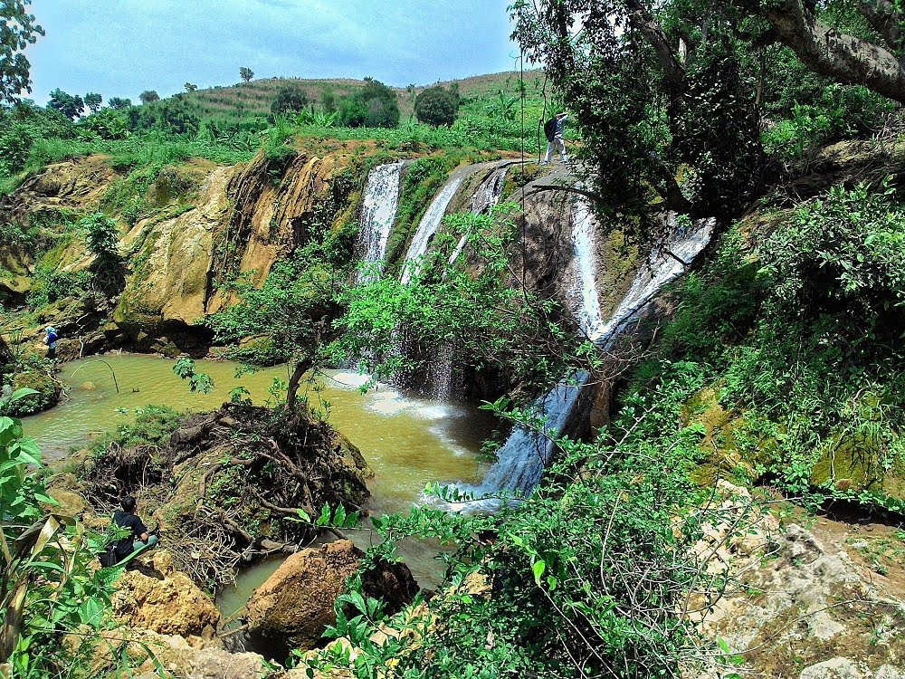 Air Terjun Lembah Bongok Tuban via Vivarich, 1. Pantai Pasir Putih Remen, 2. Pantai Kelapa Tuban, 3. Pantai Boom, 4. Air Terjun Nglirip, 5. Pantai Cemara, 6. Pantai Sowan Tuban, 7. Goa Ngerong Tuban, 8. Goa Akbar, 9. Pemandian Bektiharjo Tuban, 10. Pemandian Air Panas Prataan Tuban, 11. Alun-alun Tuban, 12. Makam Sunan Bonang, 13. Mangrove Center, 14. Klenteng Kwan Sing Bio, 15. Wisata Pelang, 16. Wisata Sendang Asmoro, 17. Masjid Agung Tuban, 18. TAMAN SLEKO, 19. WISATA SILOWO MERAKURAK, 20. Mata Air Krawak, 21. Air Terjun Banyulangse, 22. Goa Suci Tuban, 23. Goa Kancing Tuban, 24. Watu Ondo Tuban, 25. Museum Kambang Putih, 26. Pondok Pesantren Perut Bumi Al – Maghribi, 27. Perum Perhutani KPH Jatirogo, 28. Wisata Tebing Pelangi, 29. Air Terjun Sanggrahan, 30. Air Terjun Wukirharjo, 31. Pantai Socorejo, 32. Kambang Putih Tuban Park, 33. Taman Hutan Kota Tuban, 34. Sendang Wangi, 35. Pantai Surindah, 36. Tanazawi Agriculture EduPark & Leisure – Kebun Durian, 37. Goa Putri Asih, 38. Air Terjun Lembah Bongok Tuban, 39. Bukit Trantang, 1. Garang Asem, 2. Belut Goreng Ala Tuban