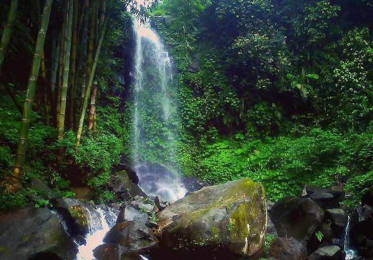 Air Terjun Surodadu via @muklis_sule, 1. Wisata Sawah Sumber Gempong, 2. Bernah De Vallei, 3. Waterland Mojokerto, 4. Candi Bajang Ratu, 5. Candi Brahu, 6. Candi Tikus, 7. Candi Wringin Lawang, 8. Kolam Segaran, 9. Museum Trowulan, 10. Mahavihara Majapahit, 11. Patung Buddha Tidur, 12. Pendopo Agung Trowulan, 13. Air Terjun Coban Canggu, 14. Air Terjun Dlundung Mojokerto, 15. Pacet Mini Park Mojokerto, 16. Joglo Park Mojokerto, 17. Candi Jolotundo, 18. Klurak Eco Park, 19. Puncak Bayangan Gunung Penanggungan, 20. Pemandian Air Panas Padusan, 21. Air Terjun Grenjengan, 22. Api Abadi Mojokerto, 23. Bukit Watu Jengger, 24. Claket Adventure Park, 25. Air Terjun 7 Bidadari, 26. Pacet Hill, 27. Air Terjun Duyung Trawas Hill, 28. Fresh Green Trawas, 29. PPLH Seloliman Trawas, 30. Obech Rafting Pacet, 31. Sumber Wuluh, 32. Air Terjun Watu Ondo, 33. Alun-alun Mojokerto, 34. Wisata Desa BMJ Mojopahit, 35. Wisata Bukit Kayoe putih, 36. Taman Semeru, 37. Ranu Manduro, 38. Wisata Waduk Tanjungan, 39. Taman Kehati, 40. Reco Banteng Hayam Wuruk, 41. Benteng Taman, 42. Air Terjun Watu Gedhek, 43. Coban Talun, 44. Wisata Sumber Dhuwur Sidorejo, 45. Rainbow Garden Poetoek Soeko, 46. MOLAGAR, 47. WET SENDI 2, 48. Situs Siti Inggil, 49. Balai Pelestarian Cagar Budaya, 50. Wanawisata Dlundung, 51. Candi Kesiman, 52. Candi Bangkal, 53. Museum Sanggar Gubug Wayang, 54. Air Terjun Surodadu, 55. Petik Strawberry Padusan, 56. Gua gembyang, 57. Candi Jedong, 58. Air Terjun Watu Lumpang, 59. Situs Reco Lanang, 60. Pemandian Ubalan, 61. Makam Troloyo