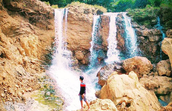 Air Terjun Wukirharjo via @abdghoffur, 1. Pantai Pasir Putih Remen, 2. Pantai Kelapa Tuban, 3. Pantai Boom, 4. Air Terjun Nglirip, 5. Pantai Cemara, 6. Pantai Sowan Tuban, 7. Goa Ngerong Tuban, 8. Goa Akbar, 9. Pemandian Bektiharjo Tuban, 10. Pemandian Air Panas Prataan Tuban, 11. Alun-alun Tuban, 12. Makam Sunan Bonang, 13. Mangrove Center, 14. Klenteng Kwan Sing Bio, 15. Wisata Pelang, 16. Wisata Sendang Asmoro, 17. Masjid Agung Tuban, 18. TAMAN SLEKO, 19. WISATA SILOWO MERAKURAK, 20. Mata Air Krawak, 21. Air Terjun Banyulangse, 22. Goa Suci Tuban, 23. Goa Kancing Tuban, 24. Watu Ondo Tuban, 25. Museum Kambang Putih, 26. Pondok Pesantren Perut Bumi Al – Maghribi, 27. Perum Perhutani KPH Jatirogo, 28. Wisata Tebing Pelangi, 29. Air Terjun Sanggrahan, 30. Air Terjun Wukirharjo, 31. Pantai Socorejo, 32. Kambang Putih Tuban Park, 33. Taman Hutan Kota Tuban, 34. Sendang Wangi, 35. Pantai Surindah, 36. Tanazawi Agriculture EduPark & Leisure – Kebun Durian, 37. Goa Putri Asih, 38. Air Terjun Lembah Bongok Tuban, 39. Bukit Trantang, 1. Garang Asem, 2. Belut Goreng Ala Tuban