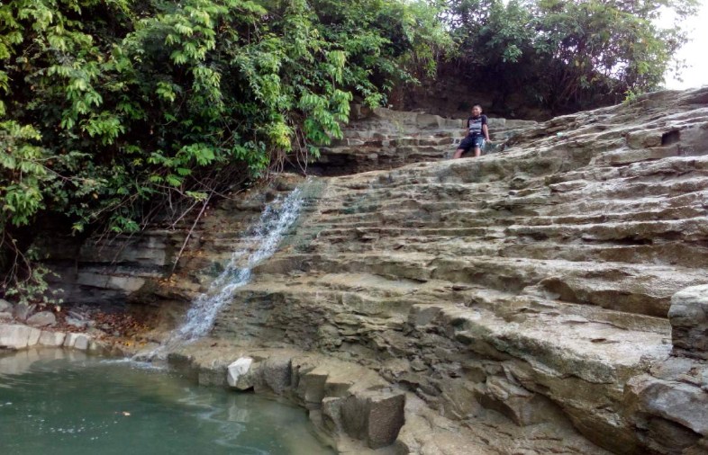 Air Terjun Watu Ondo via Tripjalanjalan, 1. Waduk Kedung Ombo, 2. Waduk Klambu, 3. Waduk Cindelaras, 4. Waduk Nglangon, 5. Objek Wisata Bledug Kuwu Grobogan, 6. Goa Macan dan Goa Lowo, 7. Goa Urang Grobogan, 8. Wisata Api Abadi Mrapen, 9. Air Terjun Gulingan, 10. Air Terjun Widuri, 11. Objek Wisata Jati Pohon Indah, 12. Objek Wisata Lumpur Kesongo, 13. White Canyon, 14. Kalibiru Grobogan, 15. Kedung Kempul, 16. Sendang Coyo Grobogan, 17. Tugu Lasi, 18. Danau Resto Purwodadi, 19. Kolam Renang Ayodya, 20. Desa Wisata Banjarejo, 21. Bendungan Klambu, 22. Waduk Gambringan, 23. Masjid K.H. Burham, 24. Cindelaras, 25. Taman Remaja Pungkruk, 26. Agrowisata Kebun Blimbing Grobogan, 27. Makam Ki Ageng Selo, 28. Waterboom Mulia Klambu, 29. Waterpark ‘n Snow Gubug, 30. Master Park Purwodadi – Aircraft and Air Travel Master Park, 31. Arung Jeram Grobogan, 32. Wisata Tengah Sawah (WTS), 33. Grojogan Jati Anom, 34. Waduk Butak, 35. Bendungan Glapan Munir, 36. Waduk Sidorejo, 37. Bendungan Dumpil, 38. Wisata Air Terjun Taruman, 39. Sendang Keongan, 40. Grojogan Kinasih, 41. Air Terjun Nganyongan, 42. Puncak Pelangi Gunung Ulo, 43. Menara Simpang Lima, 44. Air Terjun Watu Ondo, 45. Air Terjun Bengkat, 46. Kedung Tlawah, 47. Grojogan Ngrandu