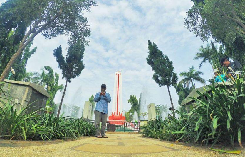 Alun-alun Pasuruan via @syukron_najib, 1. Kawasan Tretes, 2. Taman Safari Prigen, 3. Pantai Lekok, 4. Gunung Bromo, 5. Bukit Flora, 6. Condido Agro Herbal, 7. Finna Golf & Club Resort, 8. Pantai Penunggul, 9. Pemandian Alam Banyu Biru Pasuruan, 10. Candi Jawi, 11. Candi Gunung Gangsir, 12. Danau Ranu Grati, 13. Kebun Raya Purwodadi, 14. Kebun Apel Khrisna, 15. Agrowisata Bhakti Alam Pasuruan, 16. Air Terjun Gumandar, 17. Air Terjun Sumber Nyonya, 18. Air Terjun / Coban Cemoro Gading, 19. Coban Waru Pasuruan, 20. Coban Rambut Moyo, 21. Air Terjun Kakek Bodo Pasuruan, 22. Air Terjun Putuk Truno, 23. Saygon Waterpark, 24. Sawahe Pak Budi, 25. The Taman Dayu, 26. Alun-alun Pasuruan, 27. Taman Pakuncen, 28. Taman GOR Untung Suropati, 29. Taman Sekargadung, 30. Hutan Mangrove Nguling, 31. Air Terjun Baung, 32. Air Terjun Alap-alap di Pasuruan, 33. Air Terjun Tundo Pitu di Pasuruan, 34. Masjid Cheng Hoo Pandaan, 35. Curug Coban Watu, 36. Saygon Night Park, 37. Kedawung Agro Selfie, 38. Reco Kembar, 39. Pemandian Taman Ria Suropati, 40. Taman Hayati, 41. Candi Belahan (Candi Sumber Tetek)