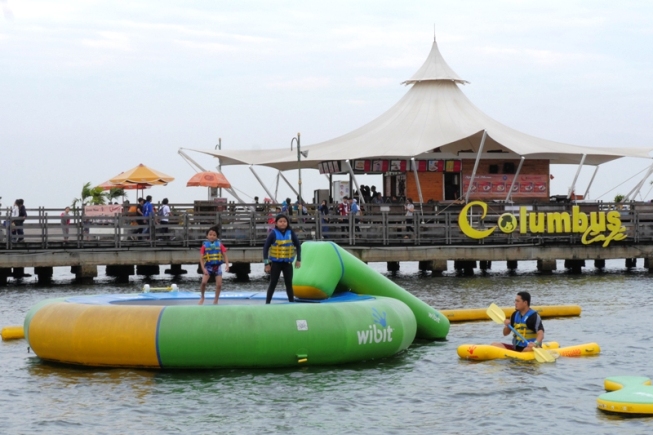 Aqua Fun Jakarta Utara via Ajakanak, 1. Taman Impian Jaya Ancol, 2. Suaka Margasatwa Muara Angke, 3. Museum Bahari, 4. Sea World Ancol, 5. Dunia Fantasi atau Dufan, 6. Taman Wisata Alam (TWA) Angke Kapuk, 7. Ocean Dream Samudra Ancol, 8. Allianz Eco Park, 9. Amped Trampoline Park, 10. Taman Jogging 1 Kelapa Gading, 11. Taman Waduk Pluit, 12. Taman Hutan Kota Penjaringan, 13. Rumah Si Pitung, 14. Marunde Beach, 15. Atlantis Water Adventure, 16. Alive Museum Ancol, 17. Pantai beach pool ancol, 18. Taman Ismail Marzuki (TIM), 19. Danau Sunter, 20. Kawasan Ekowisata Mangrove PIK, 21. Faunaland Ancol, 22. Pasar Seni, 23. Taman Walang Baru, 24. Jakarta Bird Land, 25. Ecopark Club House, 26. Pantai Karnaval Ancol, 27. San Antonio Beach PIK 2, 28. Danau Cincin, 29. Taman Bintaro, 30. Taman Rawa Badak Utara, 31. Taman Segitiga – Gorontalo, 32. Bounce Street Asia, 34. Bahtera Jaya Ancol, 35. Kawasan Pelabuhan Sunda Kelapa, 36. Kampung Tugu, 37. Sentra Perikanan Muara Angke, 38. Kampung Marunda, 39. Kampung Luar Batang