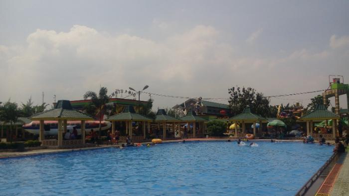Bimo Utomo Waterpark via Tribunnews, 1. Kolam Renang Istiqlal, 2. Bimo Utomo Waterpark, 3. Green Dim Park, 4. Kolam Renang Nabontar, 5. Kolam Renang Bumi Asri, 6. Kolam Renang Tamora Indah Waterpark, 7. Kolam Renang Wonders Waterworld, 8. Kolam Renang Graha Metropolitan, 9. Kolam Renang Hairos Waterpark, 10. Kolam Renang Cemara Asri, 11. Kolam Renang Citra Garden Waterpark, 12. Kolam Renang Bahagia Medan, 13. Infinity Swimming Pool Adi Mulia Hotel, 14. Kolam Renang Hotel Danau Toba International, 15. Kolam Renang Tirta Marelan (Tutup), 16. Kolam Renang Pantai Cermin Waterpark, 17. Kolam Renang Seksama Indah