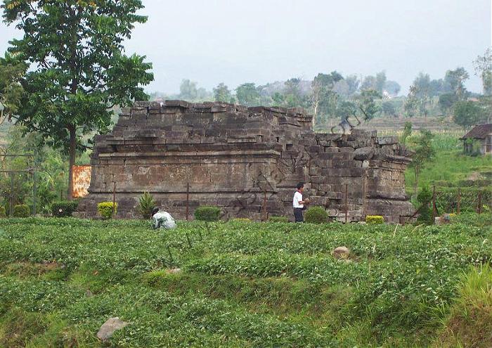 Candi Kesiman via Wikimapia.org, 1. Wisata Sawah Sumber Gempong, 2. Bernah De Vallei, 3. Waterland Mojokerto, 4. Candi Bajang Ratu, 5. Candi Brahu, 6. Candi Tikus, 7. Candi Wringin Lawang, 8. Kolam Segaran, 9. Museum Trowulan, 10. Mahavihara Majapahit, 11. Patung Buddha Tidur, 12. Pendopo Agung Trowulan, 13. Air Terjun Coban Canggu, 14. Air Terjun Dlundung Mojokerto, 15. Pacet Mini Park Mojokerto, 16. Joglo Park Mojokerto, 17. Candi Jolotundo, 18. Klurak Eco Park, 19. Puncak Bayangan Gunung Penanggungan, 20. Pemandian Air Panas Padusan, 21. Air Terjun Grenjengan, 22. Api Abadi Mojokerto, 23. Bukit Watu Jengger, 24. Claket Adventure Park, 25. Air Terjun 7 Bidadari, 26. Pacet Hill, 27. Air Terjun Duyung Trawas Hill, 28. Fresh Green Trawas, 29. PPLH Seloliman Trawas, 30. Obech Rafting Pacet, 31. Sumber Wuluh, 32. Air Terjun Watu Ondo, 33. Alun-alun Mojokerto, 34. Wisata Desa BMJ Mojopahit, 35. Wisata Bukit Kayoe putih, 36. Taman Semeru, 37. Ranu Manduro, 38. Wisata Waduk Tanjungan, 39. Taman Kehati, 40. Reco Banteng Hayam Wuruk, 41. Benteng Taman, 42. Air Terjun Watu Gedhek, 43. Coban Talun, 44. Wisata Sumber Dhuwur Sidorejo, 45. Rainbow Garden Poetoek Soeko, 46. MOLAGAR, 47. WET SENDI 2, 48. Situs Siti Inggil, 49. Balai Pelestarian Cagar Budaya, 50. Wanawisata Dlundung, 51. Candi Kesiman, 52. Candi Bangkal, 53. Museum Sanggar Gubug Wayang, 54. Air Terjun Surodadu, 55. Petik Strawberry Padusan, 56. Gua gembyang, 57. Candi Jedong, 58. Air Terjun Watu Lumpang, 59. Situs Reco Lanang, 60. Pemandian Ubalan, 61. Makam Troloyo