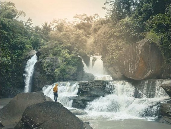 Curug Coban Watu via @zonacurug, 1. Kawasan Tretes, 2. Taman Safari Prigen, 3. Pantai Lekok, 4. Gunung Bromo, 5. Bukit Flora, 6. Condido Agro Herbal, 7. Finna Golf & Club Resort, 8. Pantai Penunggul, 9. Pemandian Alam Banyu Biru Pasuruan, 10. Candi Jawi, 11. Candi Gunung Gangsir, 12. Danau Ranu Grati, 13. Kebun Raya Purwodadi, 14. Kebun Apel Khrisna, 15. Agrowisata Bhakti Alam Pasuruan, 16. Air Terjun Gumandar, 17. Air Terjun Sumber Nyonya, 18. Air Terjun / Coban Cemoro Gading, 19. Coban Waru Pasuruan, 20. Coban Rambut Moyo, 21. Air Terjun Kakek Bodo Pasuruan, 22. Air Terjun Putuk Truno, 23. Saygon Waterpark, 24. Sawahe Pak Budi, 25. The Taman Dayu, 26. Alun-alun Pasuruan, 27. Taman Pakuncen, 28. Taman GOR Untung Suropati, 29. Taman Sekargadung, 30. Hutan Mangrove Nguling, 31. Air Terjun Baung, 32. Air Terjun Alap-alap di Pasuruan, 33. Air Terjun Tundo Pitu di Pasuruan, 34. Masjid Cheng Hoo Pandaan, 35. Curug Coban Watu, 36. Saygon Night Park, 37. Kedawung Agro Selfie, 38. Reco Kembar, 39. Pemandian Taman Ria Suropati, 40. Taman Hayati, 41. Candi Belahan (Candi Sumber Tetek)