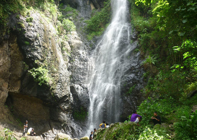 Curug Silangit, 1. Pantai Dewaruci Jatimalang, 2. Pantai Jetis, 3. Pantai Ketawang, 4. Sumber Adventure Center (SAC), 5. Hutan Pinus Kalilo Kaligesing, 6. Alun-alun Kota Purworejo, 7. Masjid Agung Darul Muttaqin Purworejo, 8. Goa Seplawan, 9. Wisata Bukit Sikepel, 10. Wisata Bukit Sikepel, 11. Wisata Curug Gunung Putri, 12. Taman Sidandang, 13. Curug Kaliurip, 14. Puncak Khayangan Sigendol, 15. Pantai Pasir Puncu, 16. Museum Tosan Aji, 17. Puncak Geger Menjangan, 18. Curug Silangit, 19. Gunung Kunir, 20. Curug Kyai Kate, 21. Curug Muncar, 22. TBGS (Taman Batu Goa Sekantong), 23. Wisata Benteng Pendem, 24. Air Terjun ( CURUG SILUMUT ) Loning, 25. Kedung Gulo, 26. Curug Abangan, 27. Goa Nguwik, 28. Curug Lumbung Bener, 29. Desa Wisata Tlogoguwo, 30. Curug Purbayan, 31. Curug Tawing, 32. Sungai Kedung Lesung, 33. Hutan Kusumo Asri