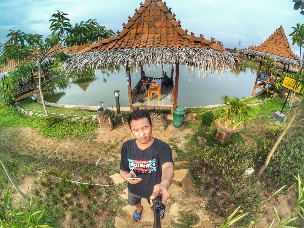 Danau Resto Purwodadi via @anggadwp28, 1. Waduk Kedung Ombo, 2. Waduk Klambu, 3. Waduk Cindelaras, 4. Waduk Nglangon, 5. Objek Wisata Bledug Kuwu Grobogan, 6. Goa Macan dan Goa Lowo, 7. Goa Urang Grobogan, 8. Wisata Api Abadi Mrapen, 9. Air Terjun Gulingan, 10. Air Terjun Widuri, 11. Objek Wisata Jati Pohon Indah, 12. Objek Wisata Lumpur Kesongo, 13. White Canyon, 14. Kalibiru Grobogan, 15. Kedung Kempul, 16. Sendang Coyo Grobogan, 17. Tugu Lasi, 18. Danau Resto Purwodadi, 19. Kolam Renang Ayodya, 20. Desa Wisata Banjarejo, 21. Bendungan Klambu, 22. Waduk Gambringan, 23. Masjid K.H. Burham, 24. Cindelaras, 25. Taman Remaja Pungkruk, 26. Agrowisata Kebun Blimbing Grobogan, 27. Makam Ki Ageng Selo, 28. Waterboom Mulia Klambu, 29. Waterpark ‘n Snow Gubug, 30. Master Park Purwodadi – Aircraft and Air Travel Master Park, 31. Arung Jeram Grobogan, 32. Wisata Tengah Sawah (WTS), 33. Grojogan Jati Anom, 34. Waduk Butak, 35. Bendungan Glapan Munir, 36. Waduk Sidorejo, 37. Bendungan Dumpil, 38. Wisata Air Terjun Taruman, 39. Sendang Keongan, 40. Grojogan Kinasih, 41. Air Terjun Nganyongan, 42. Puncak Pelangi Gunung Ulo, 43. Menara Simpang Lima, 44. Air Terjun Watu Ondo, 45. Air Terjun Bengkat, 46. Kedung Tlawah, 47. Grojogan Ngrandu