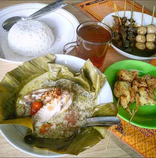 Garang Asem via @kulinerbandoeng, 1. Pantai Pasir Putih Remen, 2. Pantai Kelapa Tuban, 3. Pantai Boom, 4. Air Terjun Nglirip, 5. Pantai Cemara, 6. Pantai Sowan Tuban, 7. Goa Ngerong Tuban, 8. Goa Akbar, 9. Pemandian Bektiharjo Tuban, 10. Pemandian Air Panas Prataan Tuban, 11. Alun-alun Tuban, 12. Makam Sunan Bonang, 13. Mangrove Center, 14. Klenteng Kwan Sing Bio, 15. Wisata Pelang, 16. Wisata Sendang Asmoro, 17. Masjid Agung Tuban, 18. TAMAN SLEKO, 19. WISATA SILOWO MERAKURAK, 20. Mata Air Krawak, 21. Air Terjun Banyulangse, 22. Goa Suci Tuban, 23. Goa Kancing Tuban, 24. Watu Ondo Tuban, 25. Museum Kambang Putih, 26. Pondok Pesantren Perut Bumi Al – Maghribi, 27. Perum Perhutani KPH Jatirogo, 28. Wisata Tebing Pelangi, 29. Air Terjun Sanggrahan, 30. Air Terjun Wukirharjo, 31. Pantai Socorejo, 32. Kambang Putih Tuban Park, 33. Taman Hutan Kota Tuban, 34. Sendang Wangi, 35. Pantai Surindah, 36. Tanazawi Agriculture EduPark & Leisure – Kebun Durian, 37. Goa Putri Asih, 38. Air Terjun Lembah Bongok Tuban, 39. Bukit Trantang, 1. Garang Asem, 2. Belut Goreng Ala Tuban