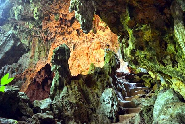 Goa Macan dan Goa Lowo via wspamungkas-grobogan, 1. Gunung Beruk, 2. Watu Semaur, 3. Coban Lawe, 4. Goa Lowo Ponorogo, 5. Hutan Pinus Nongko Ijo, 6. Bukit Batu Kapur, 7. Puncak Slurup, 8. Telaga Ngabel