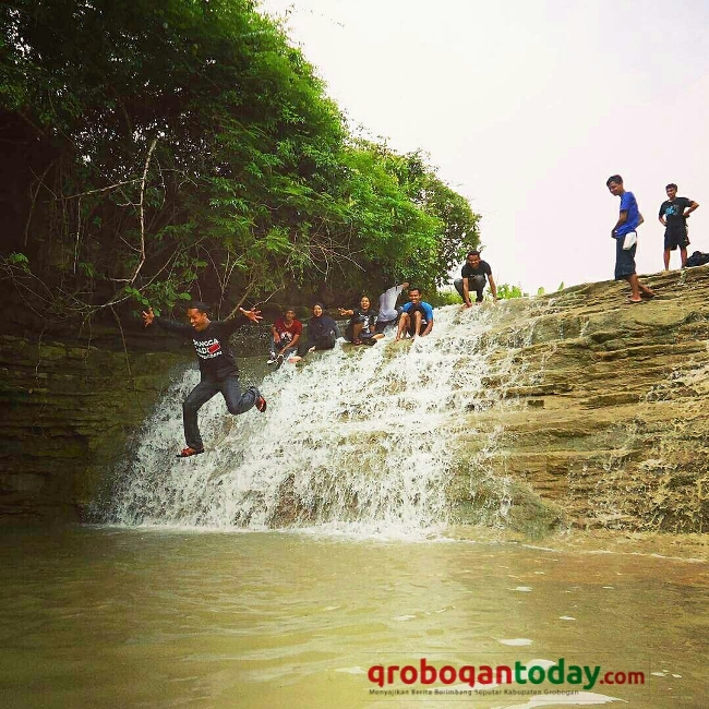 Grojogan Ngrandu via Grobogantoday, 1. Waduk Kedung Ombo, 2. Waduk Klambu, 3. Waduk Cindelaras, 4. Waduk Nglangon, 5. Objek Wisata Bledug Kuwu Grobogan, 6. Goa Macan dan Goa Lowo, 7. Goa Urang Grobogan, 8. Wisata Api Abadi Mrapen, 9. Air Terjun Gulingan, 10. Air Terjun Widuri, 11. Objek Wisata Jati Pohon Indah, 12. Objek Wisata Lumpur Kesongo, 13. White Canyon, 14. Kalibiru Grobogan, 15. Kedung Kempul, 16. Sendang Coyo Grobogan, 17. Tugu Lasi, 18. Danau Resto Purwodadi, 19. Kolam Renang Ayodya, 20. Desa Wisata Banjarejo, 21. Bendungan Klambu, 22. Waduk Gambringan, 23. Masjid K.H. Burham, 24. Cindelaras, 25. Taman Remaja Pungkruk, 26. Agrowisata Kebun Blimbing Grobogan, 27. Makam Ki Ageng Selo, 28. Waterboom Mulia Klambu, 29. Waterpark ‘n Snow Gubug, 30. Master Park Purwodadi – Aircraft and Air Travel Master Park, 31. Arung Jeram Grobogan, 32. Wisata Tengah Sawah (WTS), 33. Grojogan Jati Anom, 34. Waduk Butak, 35. Bendungan Glapan Munir, 36. Waduk Sidorejo, 37. Bendungan Dumpil, 38. Wisata Air Terjun Taruman, 39. Sendang Keongan, 40. Grojogan Kinasih, 41. Air Terjun Nganyongan, 42. Puncak Pelangi Gunung Ulo, 43. Menara Simpang Lima, 44. Air Terjun Watu Ondo, 45. Air Terjun Bengkat, 46. Kedung Tlawah, 47. Grojogan Ngrandu
