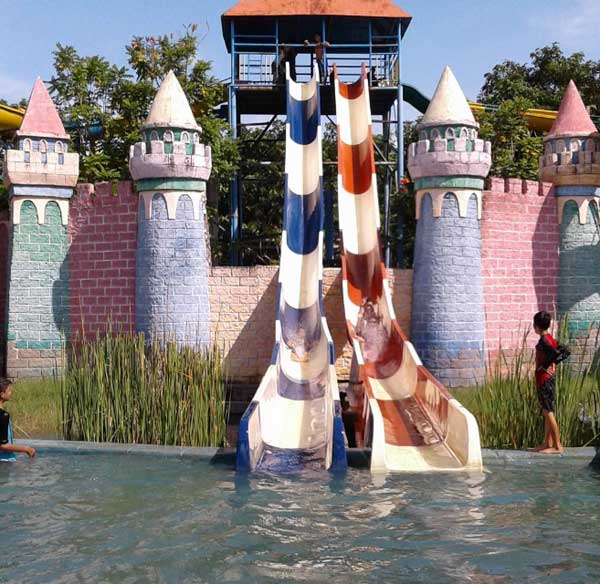 Juwana Water Fantasy via @ainunaim26, 1. Pantai Banyutowo, 2. Hutan Mangrove Pantai Sambilawang Pati, 3. Alun-alun Simpang Lima Pati, 4. Pulau Seprapat, 5. Waduk Gunung Rowo Pati, 6. Waduk Seloromo, 7. Pati Night Carnival, 8. Juwana Water Fantasy, 9. Klating Pucakwangi, 10. Kebun Kopi Jolong, 11. Situs Bersejarah Candi Kayen, 12. Goa Wareh, 13. Sendang Sani Pati, 14. Air Terjun Grenjengan Jolong, 15. Air Terjun Tadah Hujan Pati, 16. Makam Syekh Mutamakkin, 17. Makam Syekh Jangkung Saridin, 18. Wisata Industri PT. Dua Kelinci, 19. Desa Wisata Pemancingan Talun, 20. Pintu Gerbang Majapahit, 21. Petilasan Kadipaten Pati Genuk Kemiri, 22. Goa Pancur, 23. Lorodan Semar, 24. Kran Air Raksasa Melayang, 25. Vihara Gunung Wungkul, 26. Bumi Perkemahan Regaloh, 27. Air Terjun Selonatah, 28. Air Terjun Tretes Tlogowungu, 29. Haul Sunan Prawoto, 30. Hutan Kota Kalidoro, 31. Air Terjun Grenjengan Sewu, 32. Bukit Pandang Duren Sawit, 33. Hutan Pinus Pangonan, 34. Sego Gandul, 35. Sego Tewel Tambak Romo