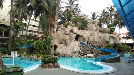 Kolam Renang Hotel Danau Toba International via Tripadvisor, 1. Kolam Renang Istiqlal, 2. Bimo Utomo Waterpark, 3. Green Dim Park, 4. Kolam Renang Nabontar, 5. Kolam Renang Bumi Asri, 6. Kolam Renang Tamora Indah Waterpark, 7. Kolam Renang Wonders Waterworld, 8. Kolam Renang Graha Metropolitan, 9. Kolam Renang Hairos Waterpark, 10. Kolam Renang Cemara Asri, 11. Kolam Renang Citra Garden Waterpark, 12. Kolam Renang Bahagia Medan, 13. Infinity Swimming Pool Adi Mulia Hotel, 14. Kolam Renang Hotel Danau Toba International, 15. Kolam Renang Tirta Marelan (Tutup), 16. Kolam Renang Pantai Cermin Waterpark, 17. Kolam Renang Seksama Indah