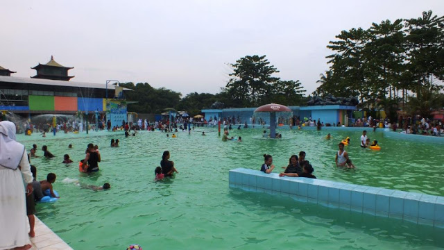 Kolam Renang Tamora Indah Waterpark via Semedan, 1. Kolam Renang Istiqlal, 2. Bimo Utomo Waterpark, 3. Green Dim Park, 4. Kolam Renang Nabontar, 5. Kolam Renang Bumi Asri, 6. Kolam Renang Tamora Indah Waterpark, 7. Kolam Renang Wonders Waterworld, 8. Kolam Renang Graha Metropolitan, 9. Kolam Renang Hairos Waterpark, 10. Kolam Renang Cemara Asri, 11. Kolam Renang Citra Garden Waterpark, 12. Kolam Renang Bahagia Medan, 13. Infinity Swimming Pool Adi Mulia Hotel, 14. Kolam Renang Hotel Danau Toba International, 15. Kolam Renang Tirta Marelan (Tutup), 16. Kolam Renang Pantai Cermin Waterpark, 17. Kolam Renang Seksama Indah