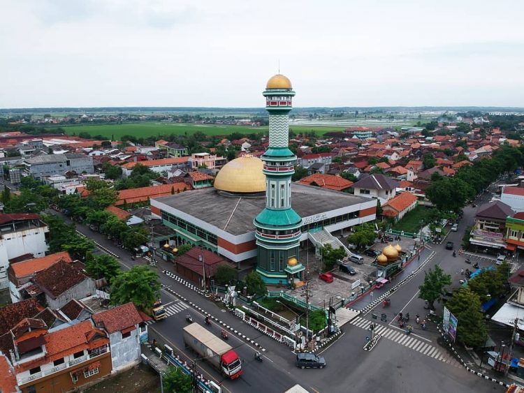 Masjid Agung Kendal via Instagram.com @pesona_kendal