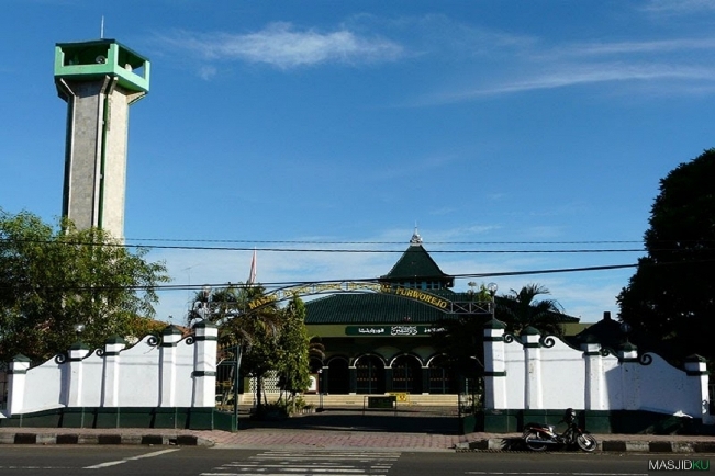 Masjid Agung Purworejo via Kaskus, 1. Pantai Dewaruci Jatimalang, 2. Pantai Jetis, 3. Pantai Ketawang, 4. Sumber Adventure Center (SAC), 5. Hutan Pinus Kalilo Kaligesing, 6. Alun-alun Kota Purworejo, 7. Masjid Agung Darul Muttaqin Purworejo, 8. Goa Seplawan, 9. Wisata Bukit Sikepel, 10. Wisata Bukit Sikepel, 11. Wisata Curug Gunung Putri, 12. Taman Sidandang, 13. Curug Kaliurip, 14. Puncak Khayangan Sigendol, 15. Pantai Pasir Puncu, 16. Museum Tosan Aji, 17. Puncak Geger Menjangan, 18. Curug Silangit, 19. Gunung Kunir, 20. Curug Kyai Kate, 21. Curug Muncar, 22. TBGS (Taman Batu Goa Sekantong), 23. Wisata Benteng Pendem, 24. Air Terjun ( CURUG SILUMUT ) Loning, 25. Kedung Gulo, 26. Curug Abangan, 27. Goa Nguwik, 28. Curug Lumbung Bener, 29. Desa Wisata Tlogoguwo, 30. Curug Purbayan, 31. Curug Tawing, 32. Sungai Kedung Lesung, 33. Hutan Kusumo Asri