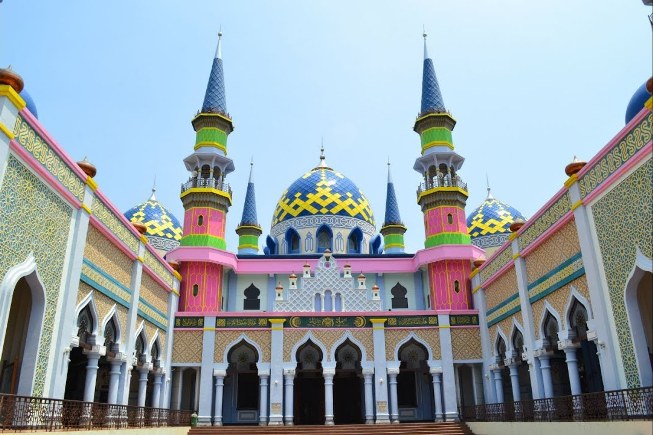 Masjid Agung Tuban via Youtube, 1. Pantai Pasir Putih Remen, 2. Pantai Kelapa Tuban, 3. Pantai Boom, 4. Air Terjun Nglirip, 5. Pantai Cemara, 6. Pantai Sowan Tuban, 7. Goa Ngerong Tuban, 8. Goa Akbar, 9. Pemandian Bektiharjo Tuban, 10. Pemandian Air Panas Prataan Tuban, 11. Alun-alun Tuban, 12. Makam Sunan Bonang, 13. Mangrove Center, 14. Klenteng Kwan Sing Bio, 15. Wisata Pelang, 16. Wisata Sendang Asmoro, 17. Masjid Agung Tuban, 18. TAMAN SLEKO, 19. WISATA SILOWO MERAKURAK, 20. Mata Air Krawak, 21. Air Terjun Banyulangse, 22. Goa Suci Tuban, 23. Goa Kancing Tuban, 24. Watu Ondo Tuban, 25. Museum Kambang Putih, 26. Pondok Pesantren Perut Bumi Al – Maghribi, 27. Perum Perhutani KPH Jatirogo, 28. Wisata Tebing Pelangi, 29. Air Terjun Sanggrahan, 30. Air Terjun Wukirharjo, 31. Pantai Socorejo, 32. Kambang Putih Tuban Park, 33. Taman Hutan Kota Tuban, 34. Sendang Wangi, 35. Pantai Surindah, 36. Tanazawi Agriculture EduPark & Leisure – Kebun Durian, 37. Goa Putri Asih, 38. Air Terjun Lembah Bongok Tuban, 39. Bukit Trantang, 1. Garang Asem, 2. Belut Goreng Ala Tuban